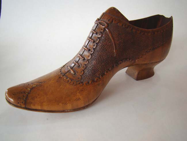 A charming late 19th century carved wooden ladies shoe circa 1890 — image 3